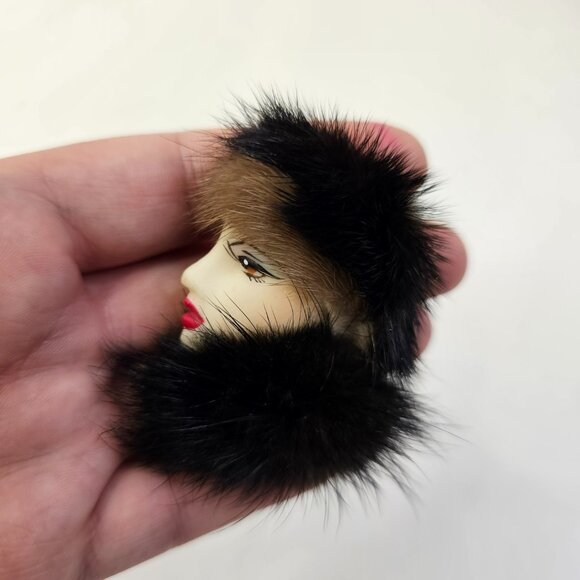 Vintage Porcelain Woman Face Brooch Unmarked Silhouette Pin #2 - Picture 6 of 9